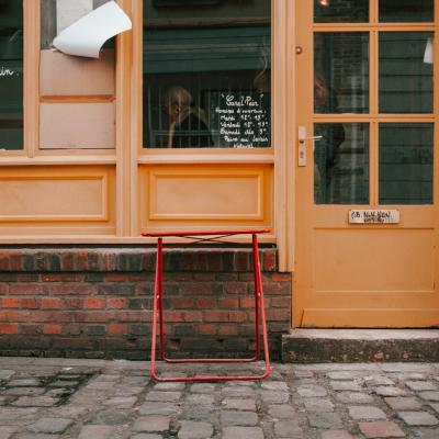 Figés dans le décor urbain